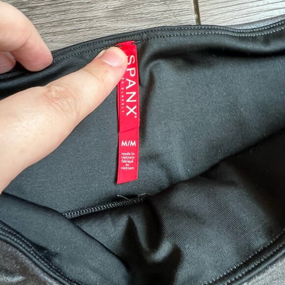 Spanx Faux Leather Black Space Gray Shiny Leggings Size M - Picture 3 of 4